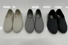 Kanye-West-SL-01-Yeezy-Slides