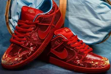 Nike-SB-Dunk-Low-Wizard-of-Oz-Ruby-Red-Slippers-6