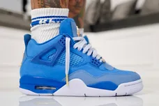 Air-Jordan-4-Florida-Gators-PE-On-Feet-1