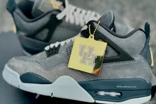 Air-Jordan-4-Houston-Cougars-PE-2025-Hangtag