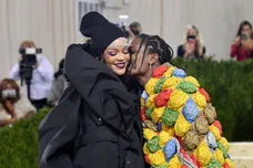 TOPSHOT-US-ENTERTAINMENT-FASHION-METGALA-CELEBRITY-MUSEUM-PEOPLE