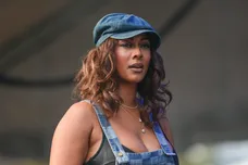Keri Hilson Checks Ester Dean Music News