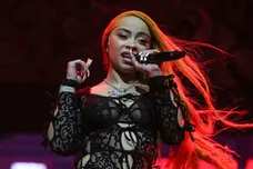 Ice Spice Mom Viral Selfie Hip Hop News