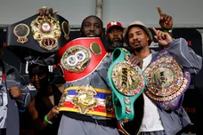 terence-crawford-celebrates-canelo-alvarez-win-sports-news