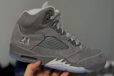 air-jordan-5-wolf-grey-sneaker-news