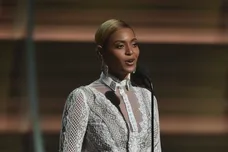 Beyonce Honors D'Angelo Music News