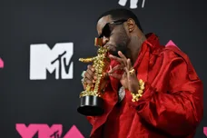 TOPSHOT-US-ENTERTAINMNET-MUSIC-AWARD-MTV-PRESS ROOM