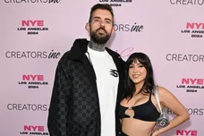 Adam22 Lena The Plug Clip Kissing Jason Luv Cutout Bed