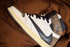 travis-scott-x-air-jordan-1-retro-high-reverse-mocha-sneaker-news