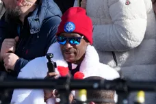 Snoop Dogg Shuts Down Backlash Bringing Child Onstage Stripper