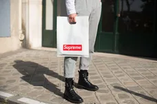 Street Style : Paris Fashion Week Womenswear Spring/Summer 2018 : Day One