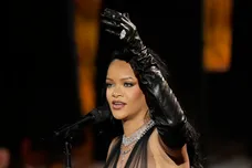 Rihanna Shouts Out ASAP Rocky Tour After Drake Disses