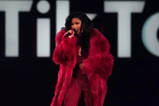 Akbar V Cries After Tia Kemp Mocks Her Cardi B New Song Stream