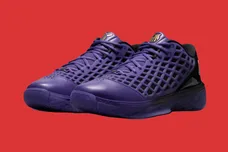 SneakerHeader.001