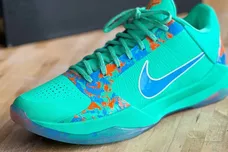 jalen-brunson-nike-kobe-5-protro-ny-vs-ny-menta-blue-glow-orange-horizon-ix1200-300