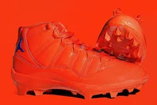 air-jordan-11-florida-gators-cleats-pe