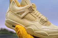 j-balvin-air-jordan-4-amazonas