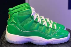 air-jordan-11-gs-space-jam-green-screen-sample