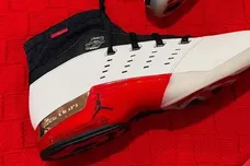infinite-archives-air-jordan-17-low-varsity-red-ja8018-101