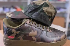 supreme-nike-air-force-1-low-olive-camo-cu9225-900