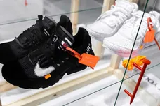 Image via <a href='https://www.instagram.com/p/BiPa286B2D2/?hl=en&taken-by=pinoe77' rel="nofollow noopener" target='_blank'>HypeBeast</a>