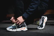 Image via <a href='https://thesolesupplier.co.uk/news/adidas-yeezy-boost-700-wave-runner-fit/' rel="nofollow noopener" target='_blank'>SoleSupplier</a>