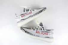 Image Via <a href='https://twitter.com/KicksFinder/status/1063439177189113857' rel="nofollow noopener" target='_blank'>KicksFinder</a>