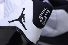 Image Via <a href='https://www.instagram.com/hanzuying/' rel="nofollow noopener" target='_blank'>Hanzuying</a>