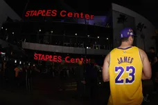 10-Year-Old Lakers Fan Obliterates Shooting Challenge, Fans React