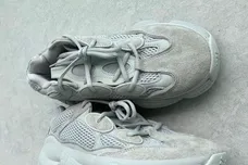 Image Via <a href='https://twitter.com/theyeezymafia' rel="nofollow noopener" target='_blank'>YeezyMafia</a>