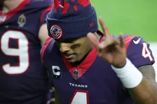 Carmen Mandato / Getty Images