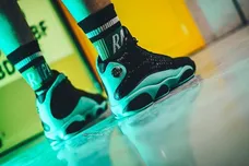 Image via Kickwhoshow