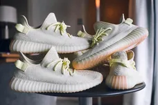 Image Via <a href='https://twitter.com/HeatedSneaks/status/979559870751039488' rel="nofollow noopener" target='_blank'>HeatedSneaks</a>