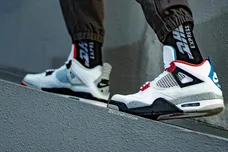 Image via @kickwhoshow