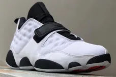 Image Via <a href='https://www.instagram.com/p/BiZ5zZbD79z/?taken-by=storebyjc' rel="nofollow noopener" target='_blank'>StorebyJC</a>