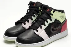 Image via @hanzuying