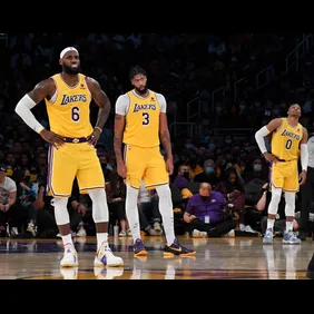 Golden State Warriors v Los Angeles Lakers