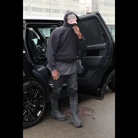 Balenciaga : Outside Arrivals - Paris Fashion Week - Womenswear Spring/Summer 2023