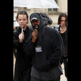 Givenchy : Front Row - Paris Fashion Week - Womenswear Spring/Summer 2023