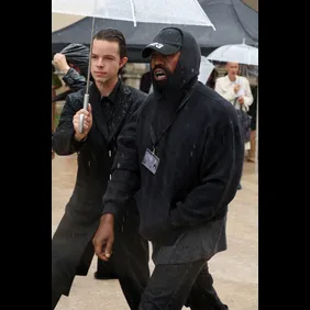 Givenchy : Front Row - Paris Fashion Week - Womenswear Spring/Summer 2023