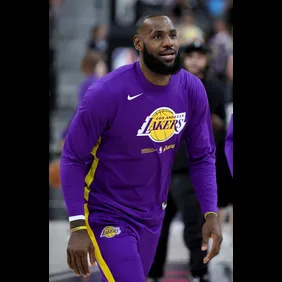 Phoenix Suns v Los Angeles Lakers