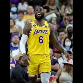 Phoenix Suns v Los Angeles Lakers