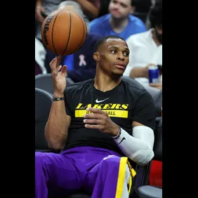 Phoenix Suns v Los Angeles Lakers