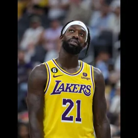 Phoenix Suns v Los Angeles Lakers