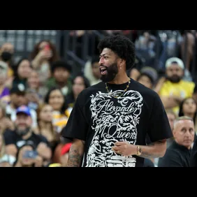 Minnesota Timberwolves v Los Angeles Lakers