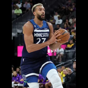 Minnesota Timberwolves v Los Angeles Lakers