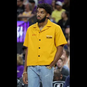 Minnesota Timberwolves v Los Angeles Lakers