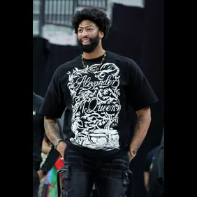 Minnesota Timberwolves v Los Angeles Lakers