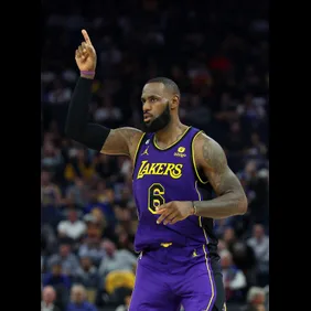 Los Angeles Lakers v Golden State Warriors