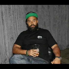 D'USSE VIP Riser + Lounge At On The Run Tour - MetLife Stadium